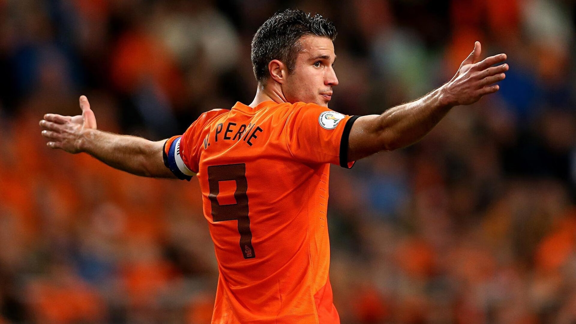 五大联赛豪门面对财政压力转型求变，五大联赛豪门背后财团